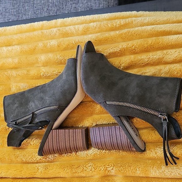 Peep Toe Shoes - Picture 5 of 15